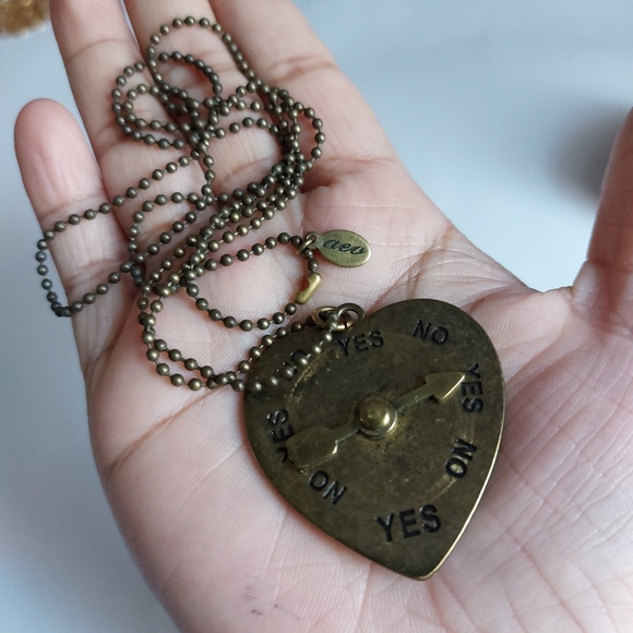 AEO Yes No Heart Spinner Lover Meter Steampunk Necklace Valentine Proposal